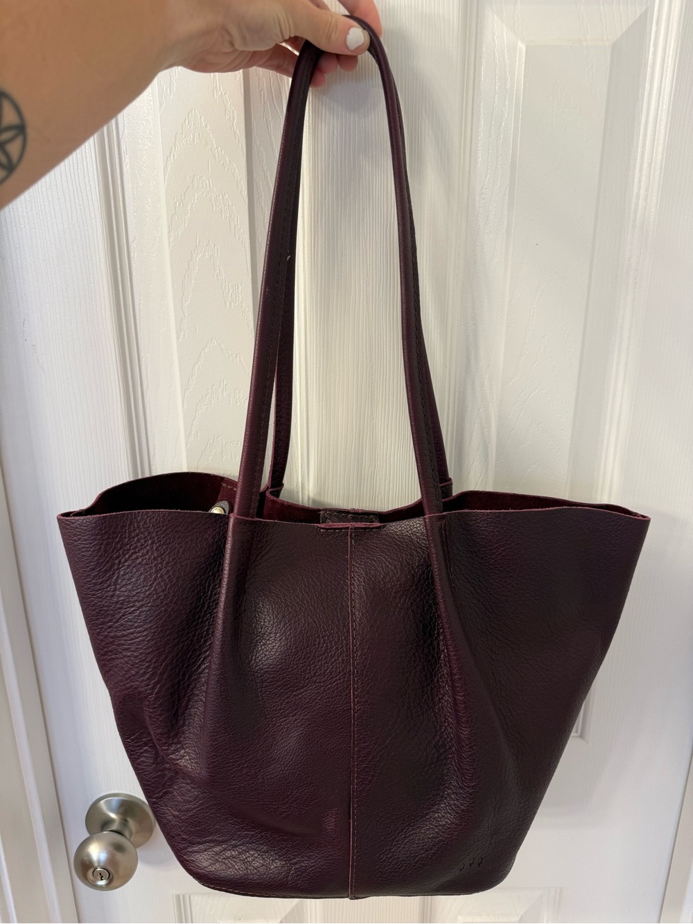 NWOT ‘Almost Perfect’ Portland Leather Devan Bucket Tote in Plum - Large - Picture 2 of 9